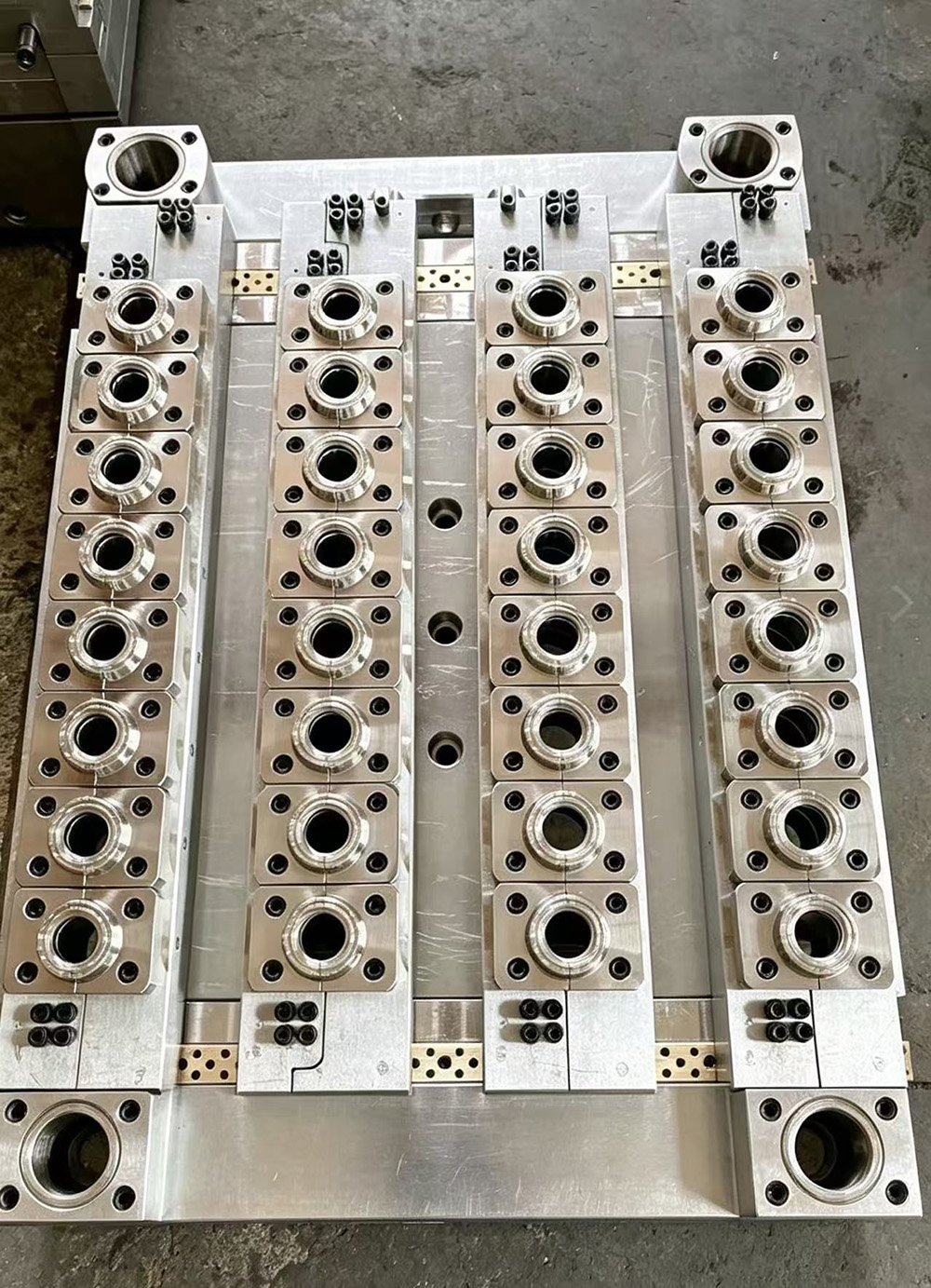 Large PET Preform Mold for 5L to 20L Containers, Gutewei Bulk Bottle Preform Solution, Heavy Wall Tooling
