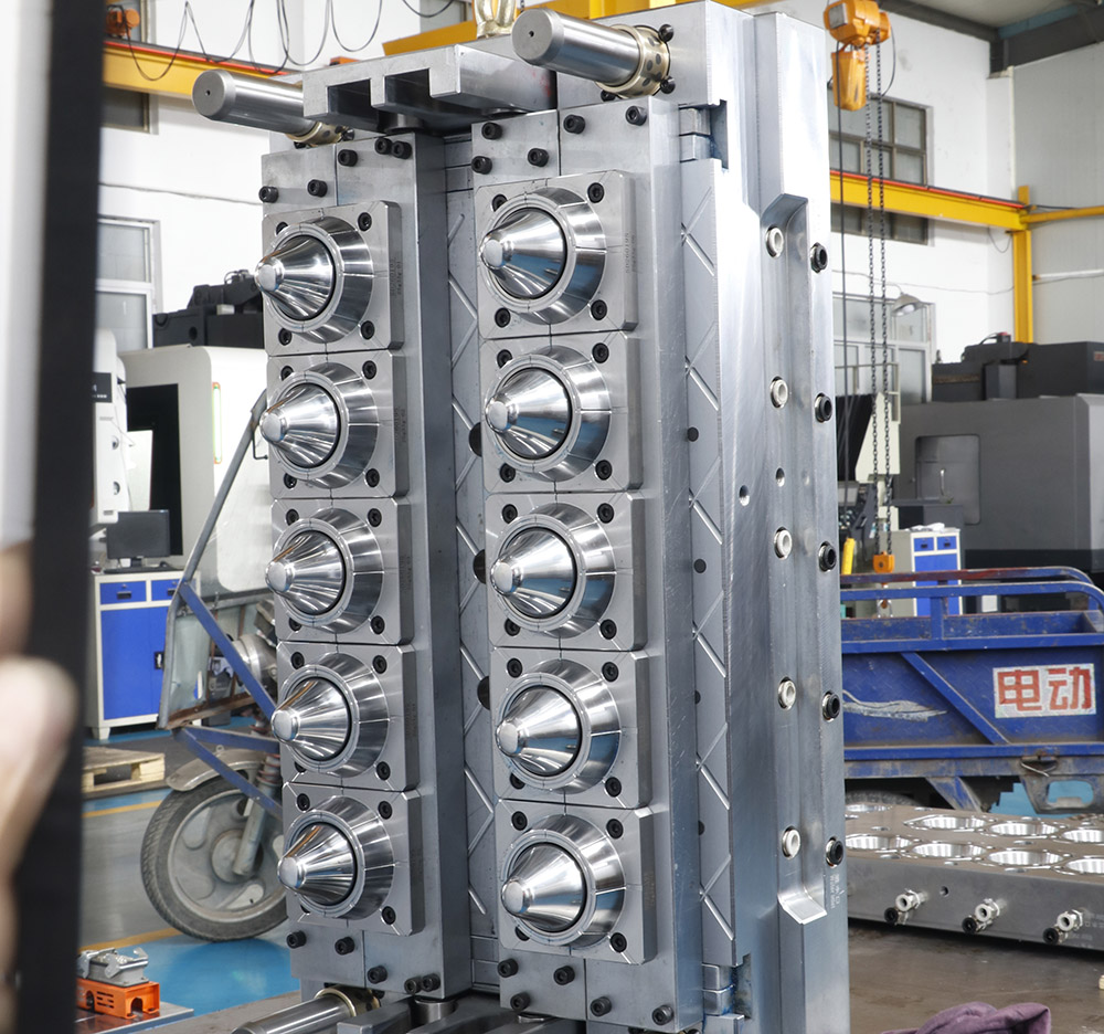 64-cavity PET preform mold for European beverage group