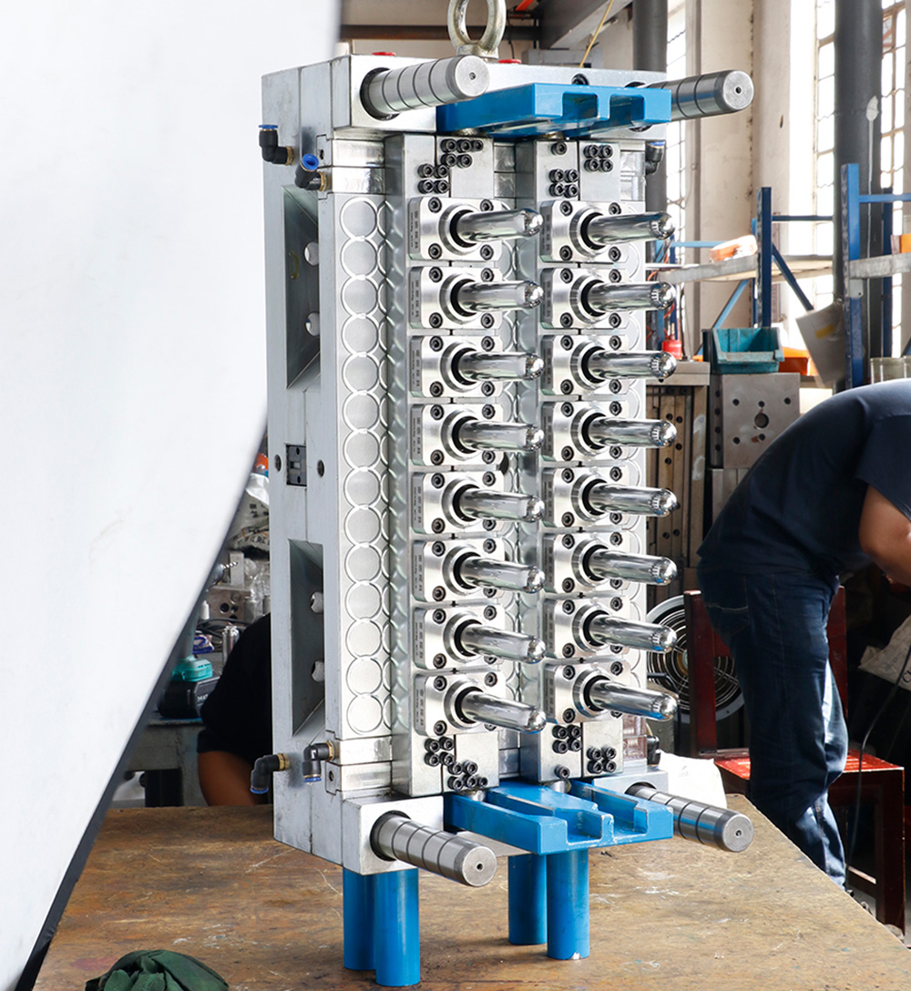 64-cavity PET preform mold for European beverage group