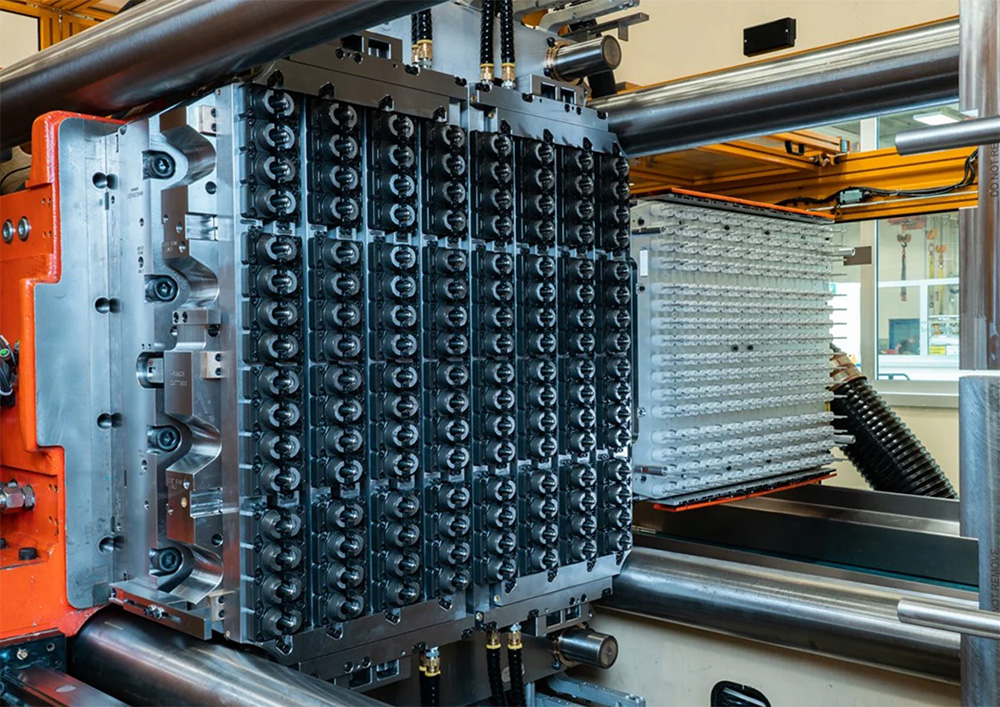 64-cavity PET preform mold for European beverage group